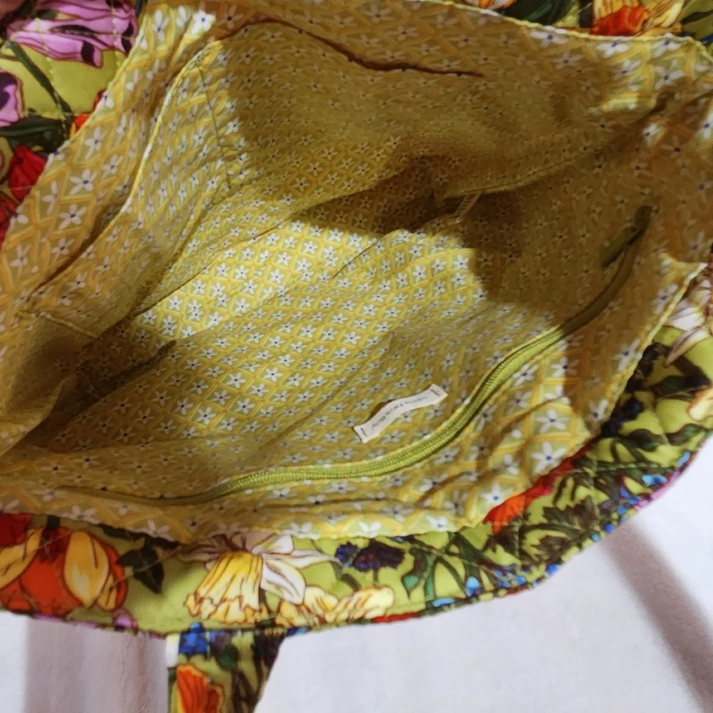 Vera Bradley Meadow Bouquet Tote, NWT - Picture 6 of 8